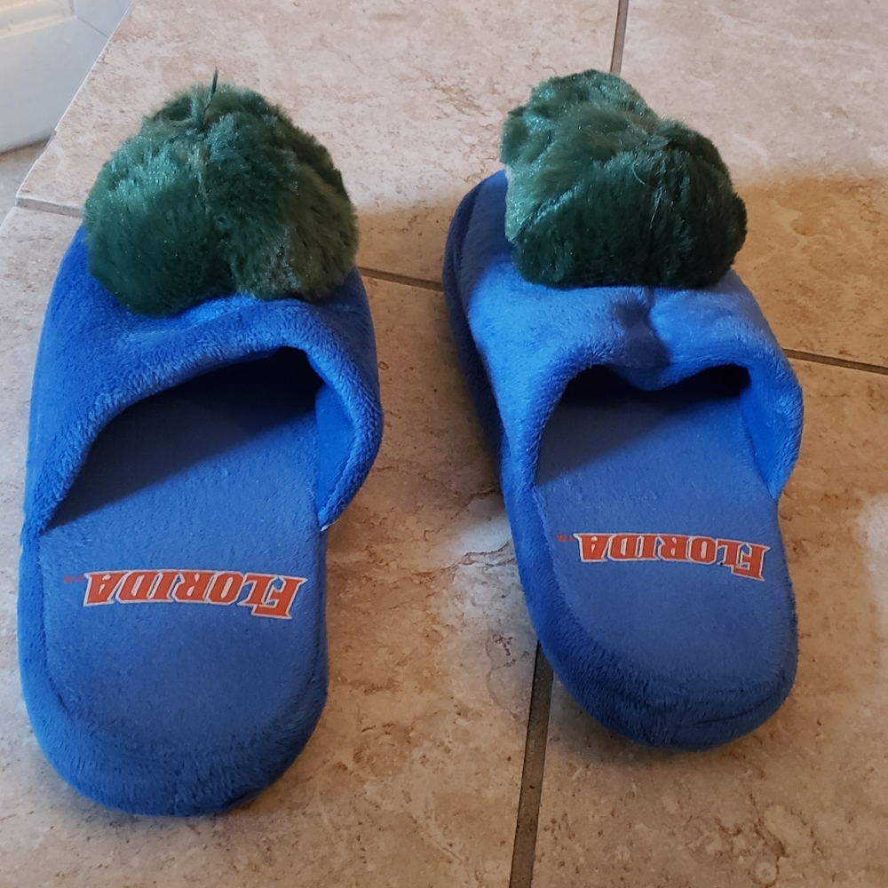 Slippers - Picture 2 of 5